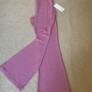 Lulúlemon Women's Flared Pants in Mauve Pink New